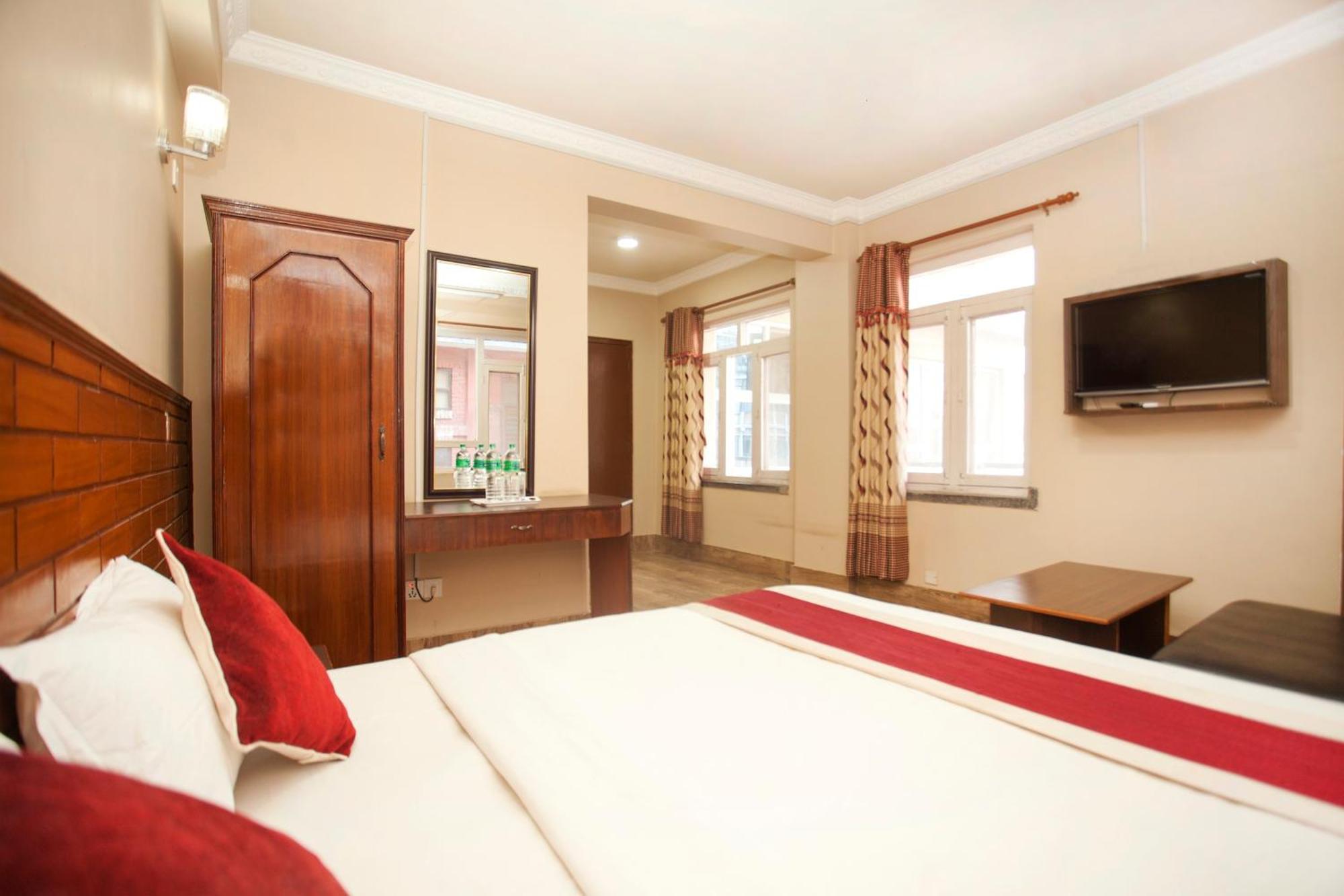 Hotel Holiday Taj Kathmandu Esterno foto