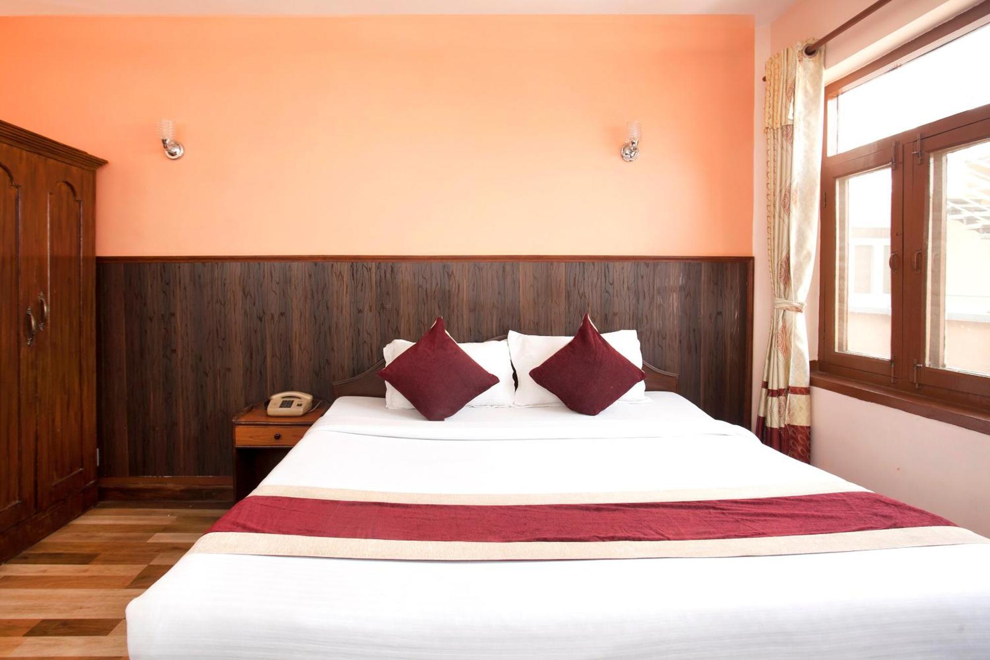 Hotel Holiday Taj Kathmandu Esterno foto