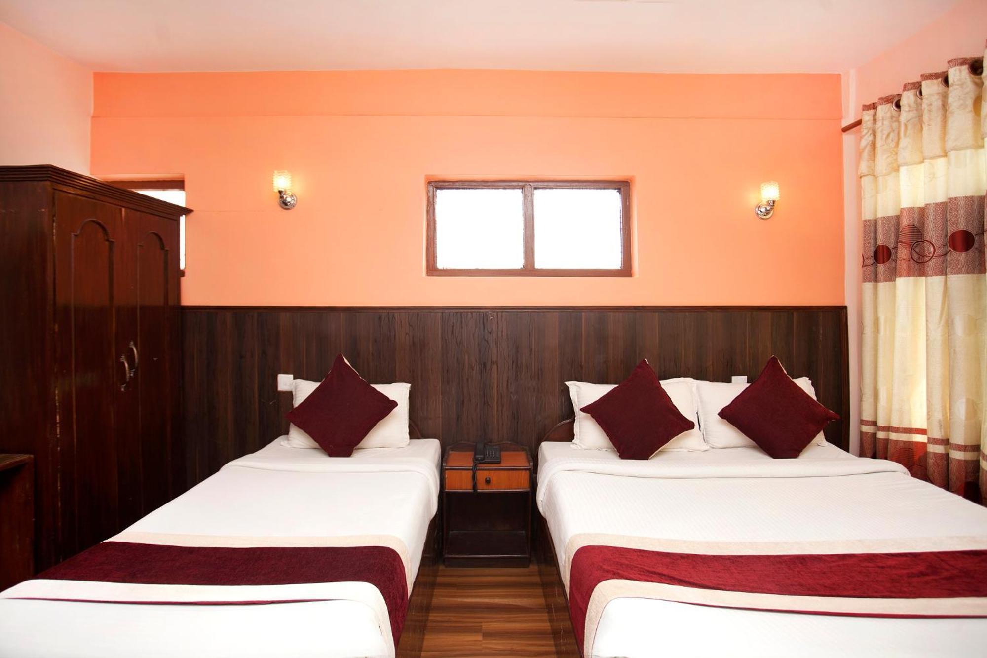 Hotel Holiday Taj Kathmandu Esterno foto