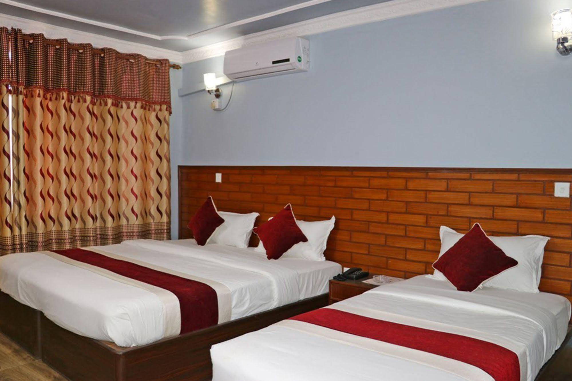 Hotel Holiday Taj Kathmandu Esterno foto