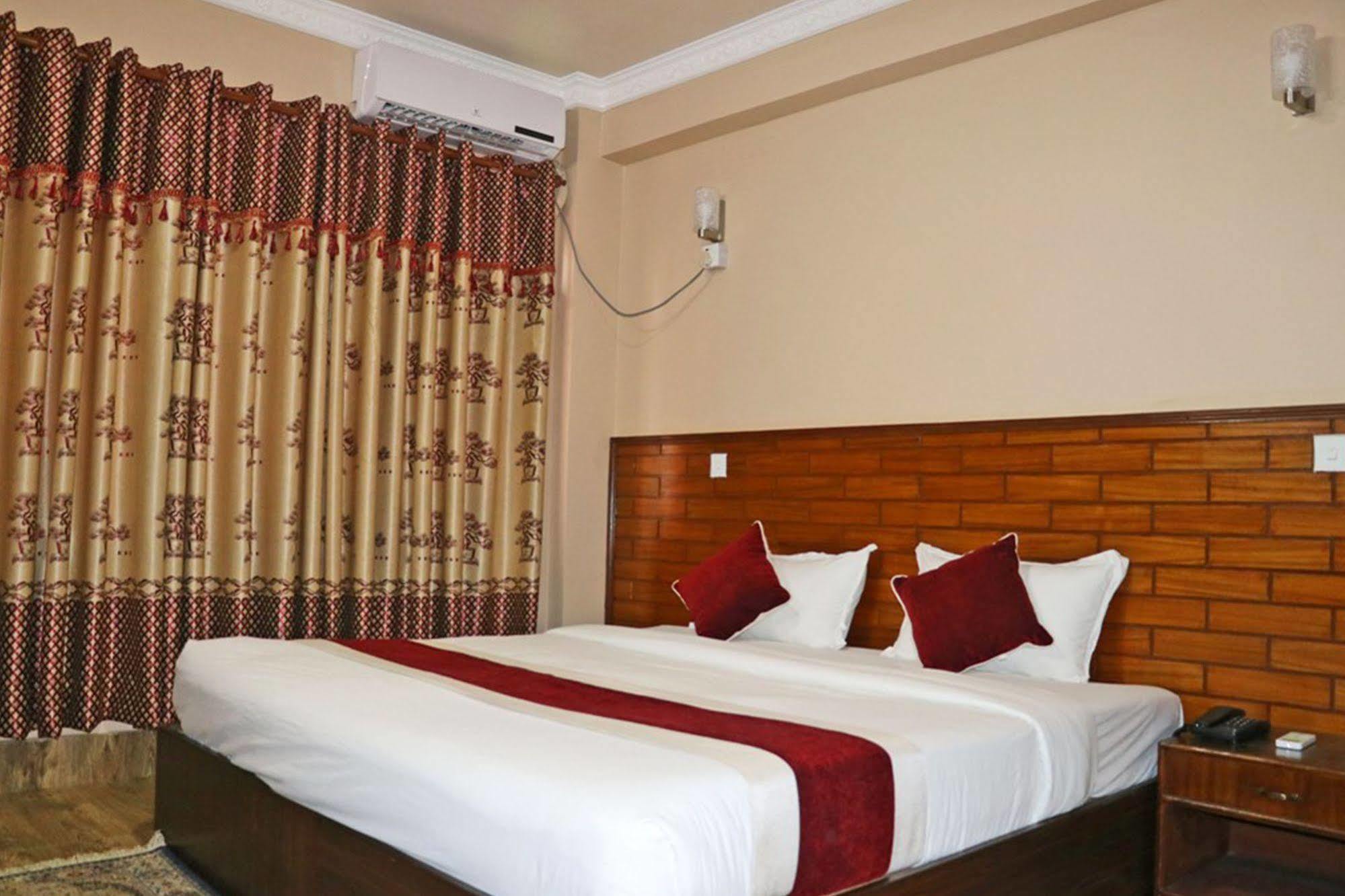 Hotel Holiday Taj Kathmandu Esterno foto