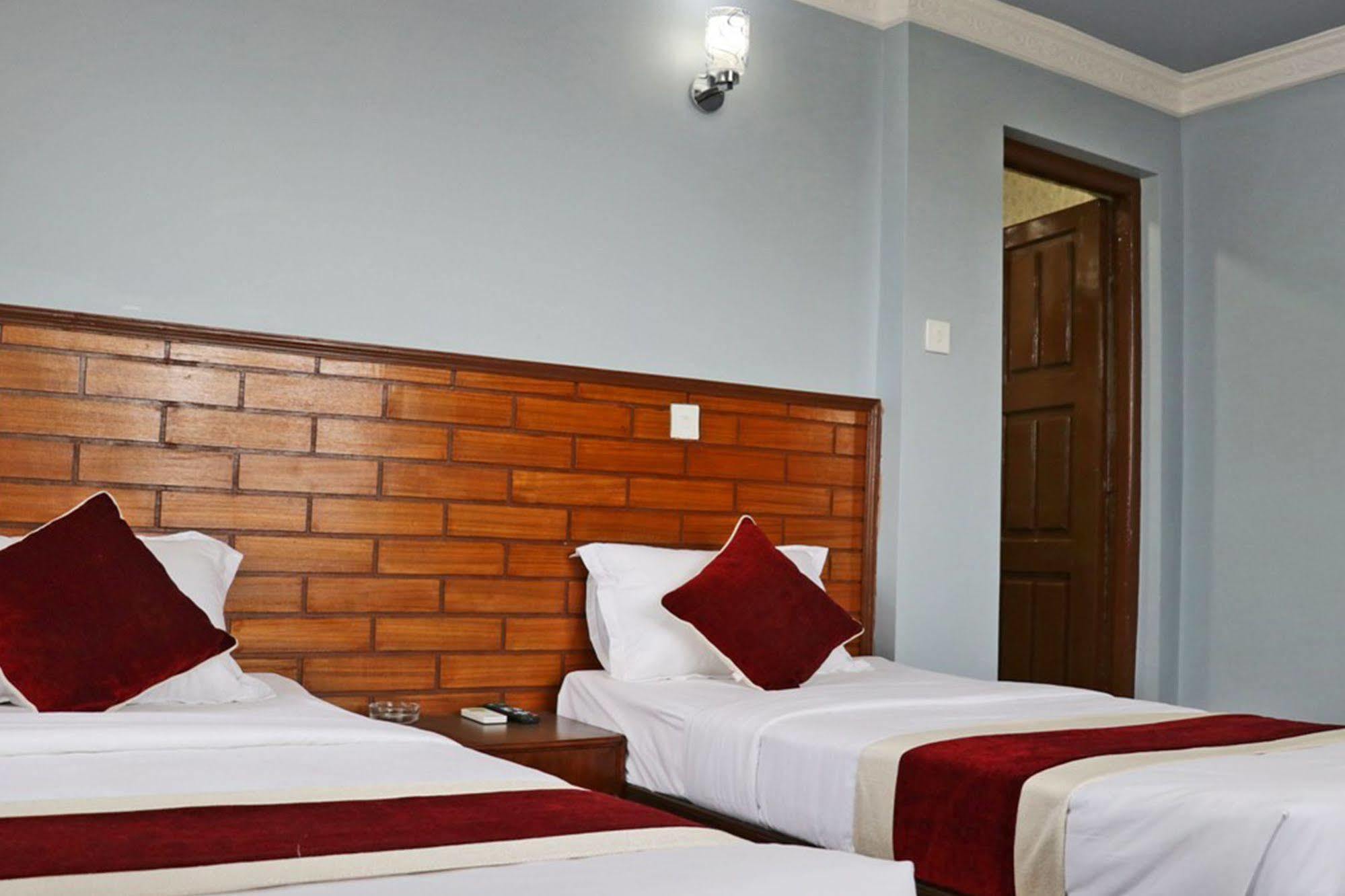 Hotel Holiday Taj Kathmandu Esterno foto