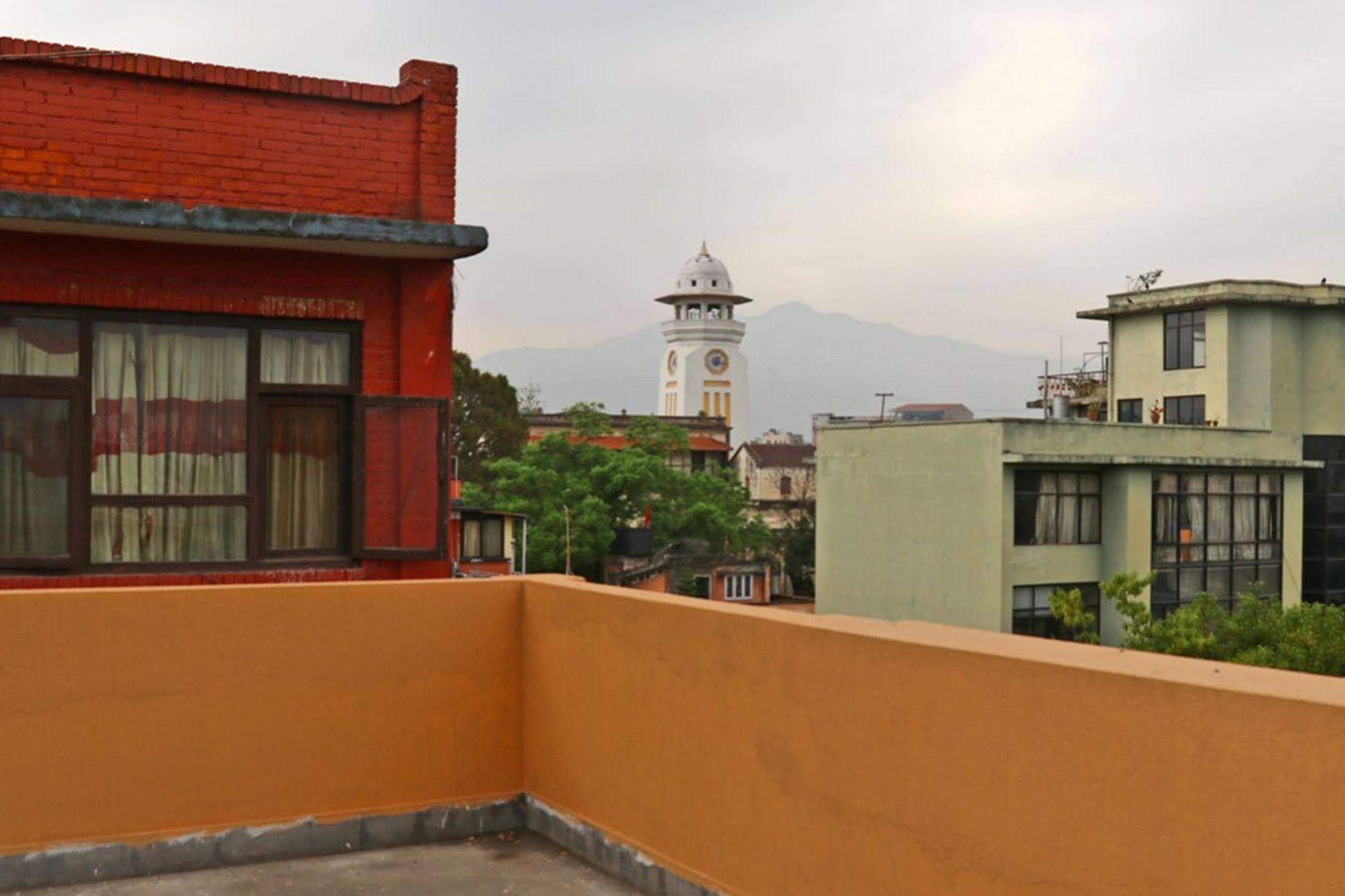 Hotel Holiday Taj Kathmandu Esterno foto